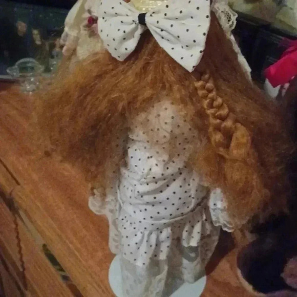 Vintage Tina America's porcelain doll with hat and polkadot dress. - Picture 10 of 10
